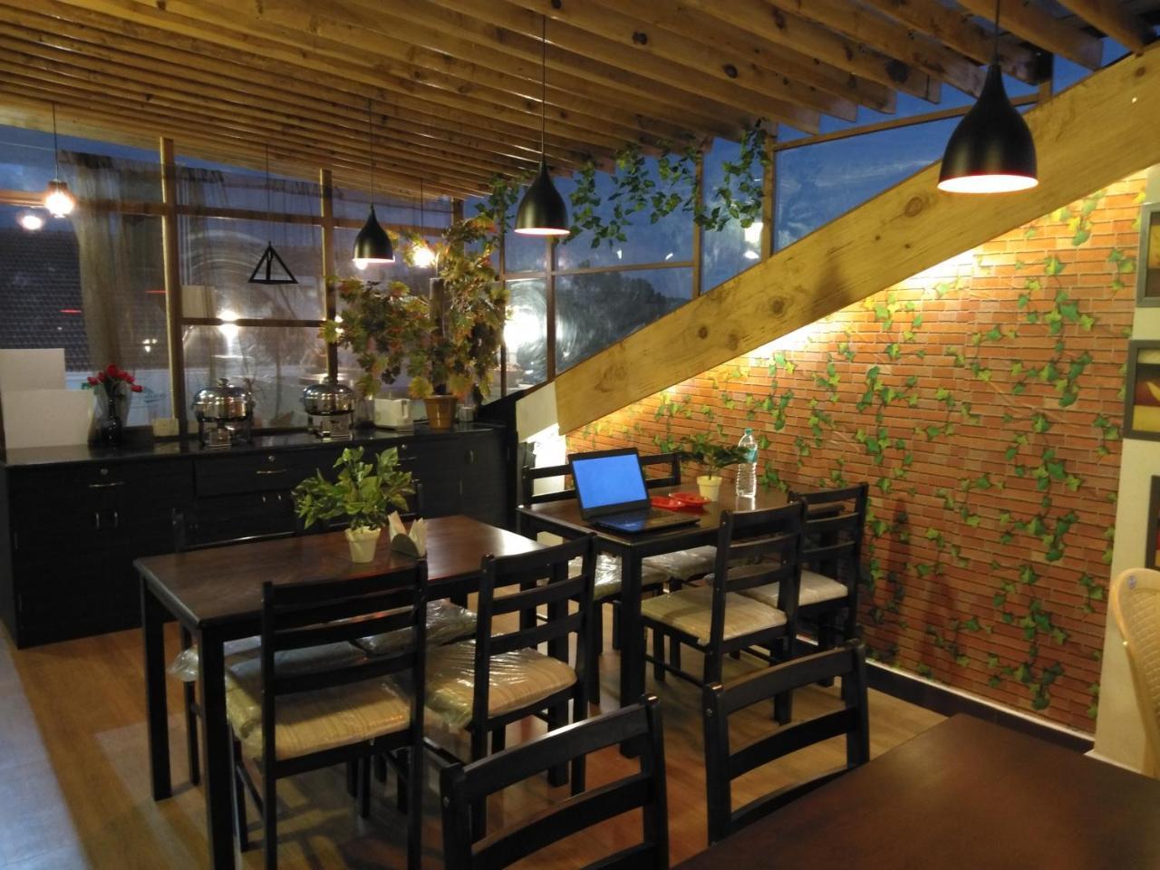 Drizzle Drop Inn Уті Екстер'єр фото