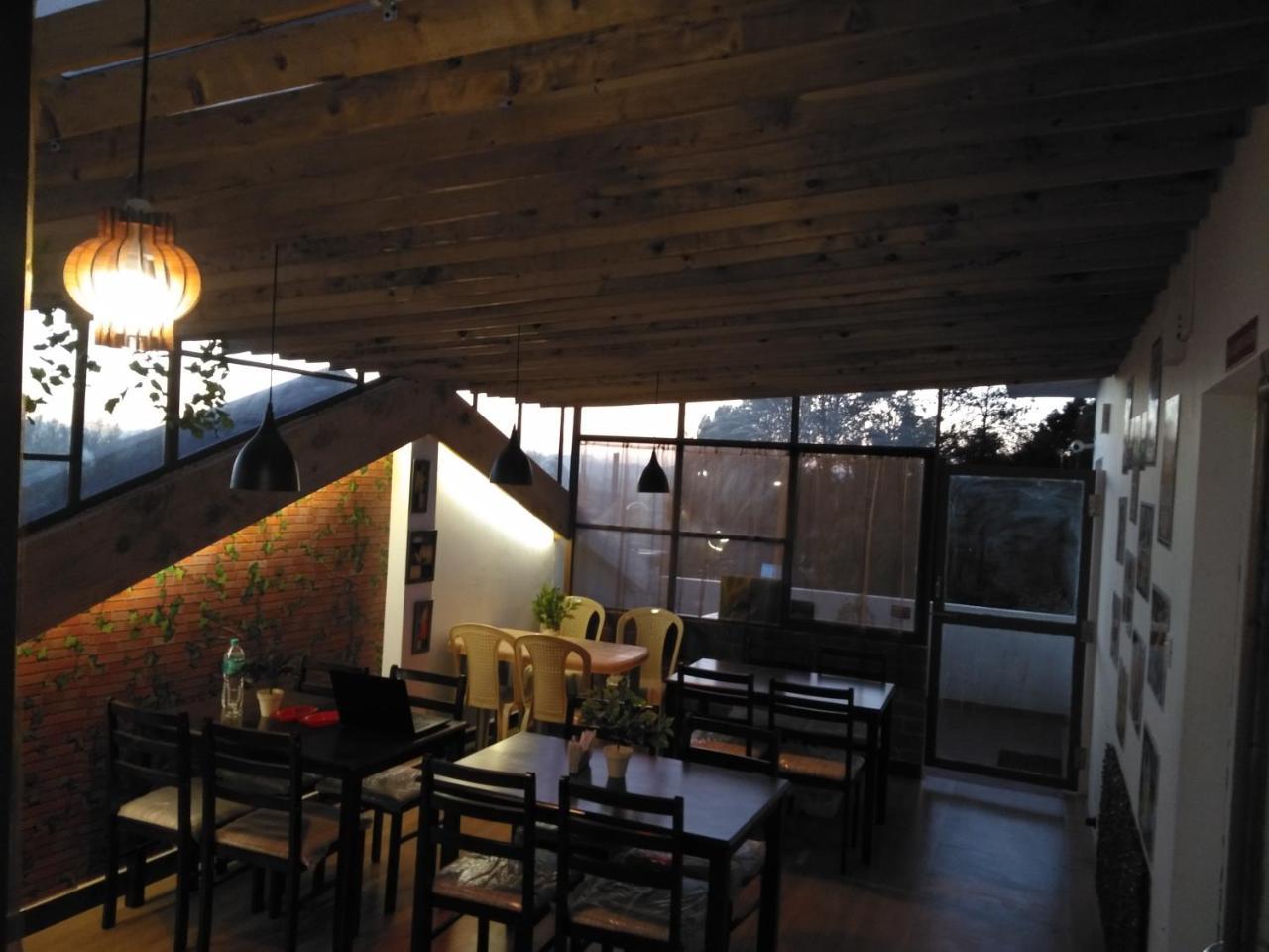 Drizzle Drop Inn Уті Екстер'єр фото