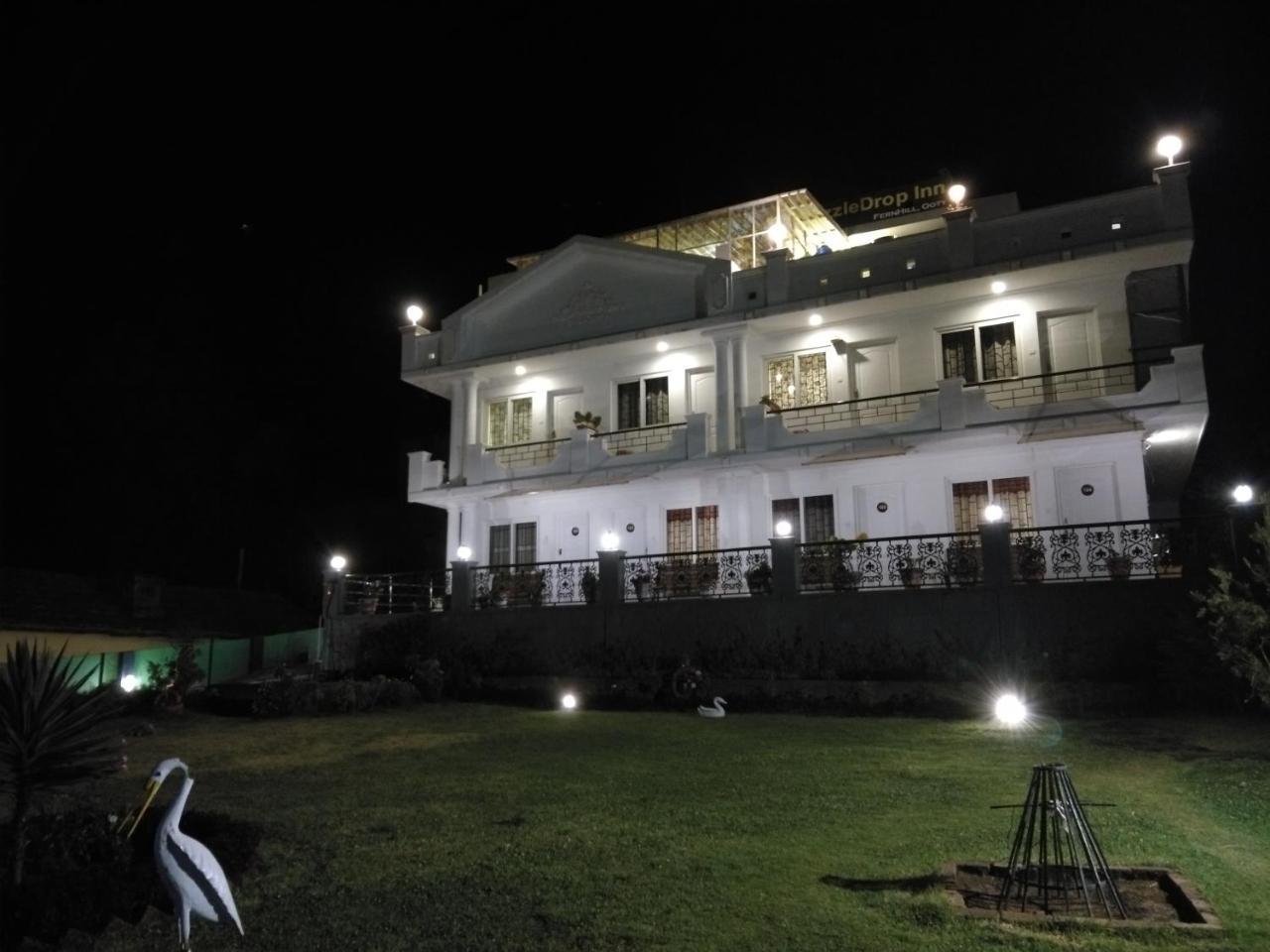 Drizzle Drop Inn Уті Екстер'єр фото