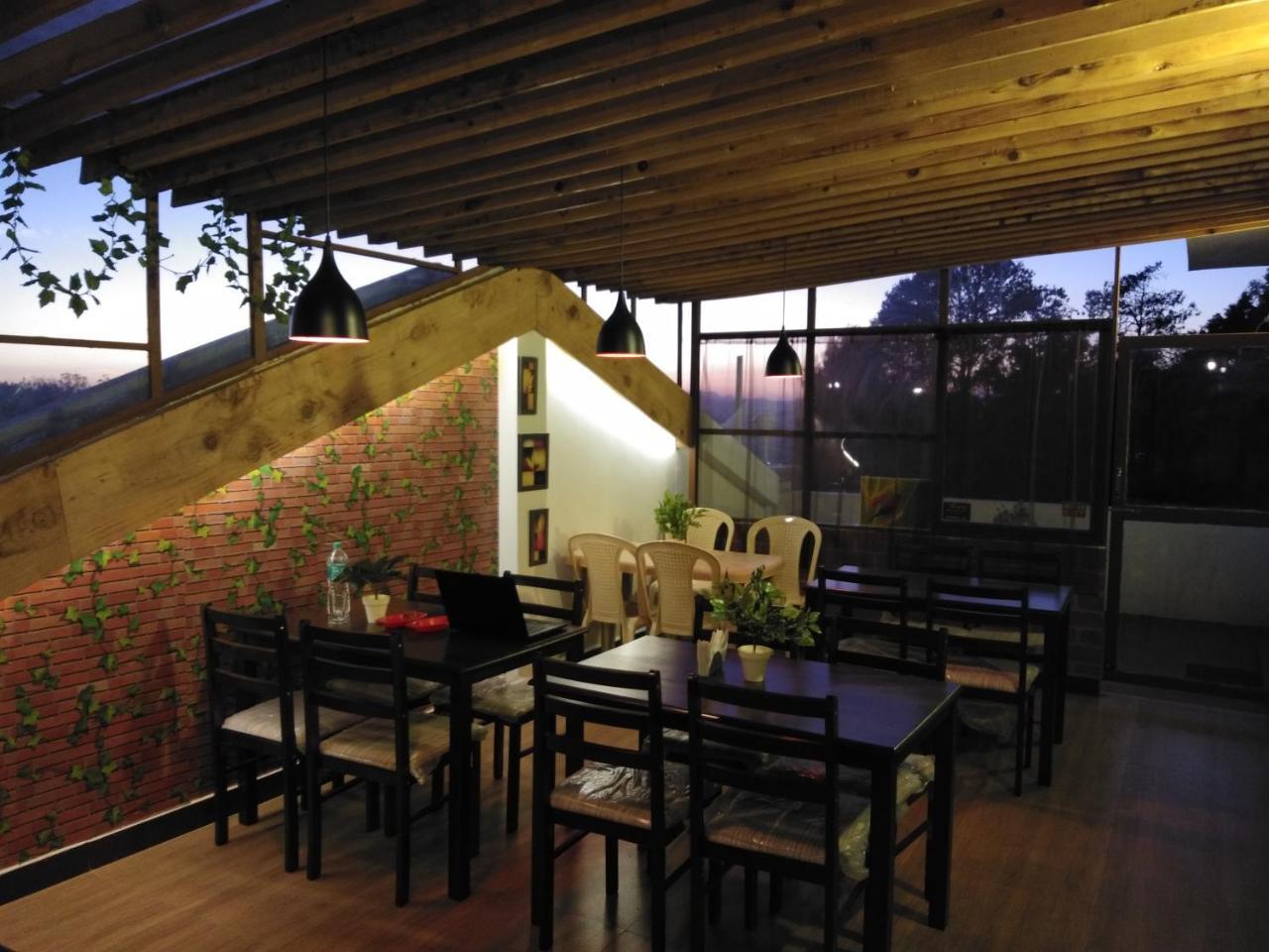 Drizzle Drop Inn Уті Екстер'єр фото