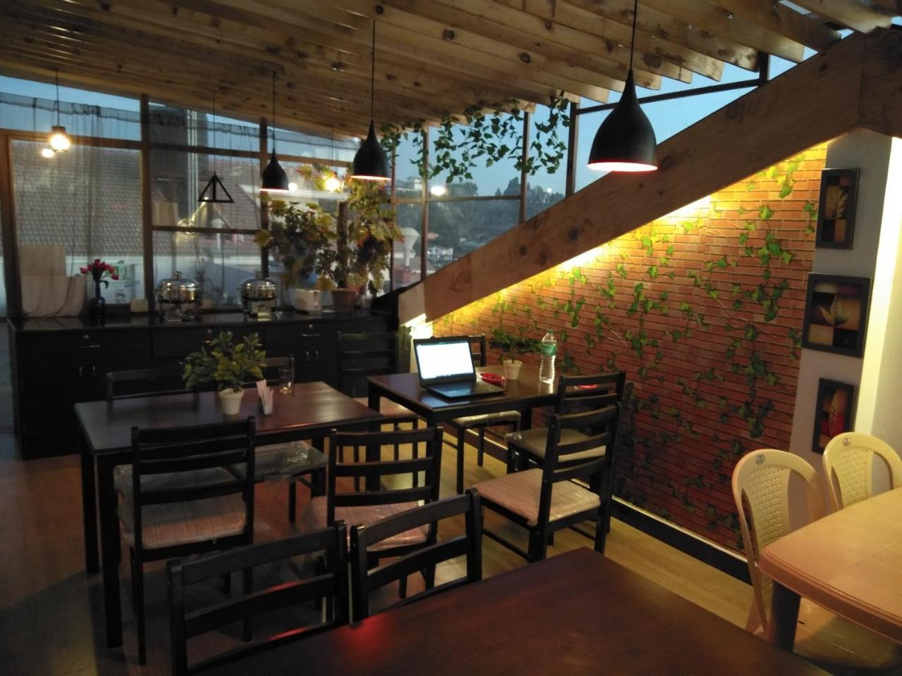Drizzle Drop Inn Уті Екстер'єр фото
