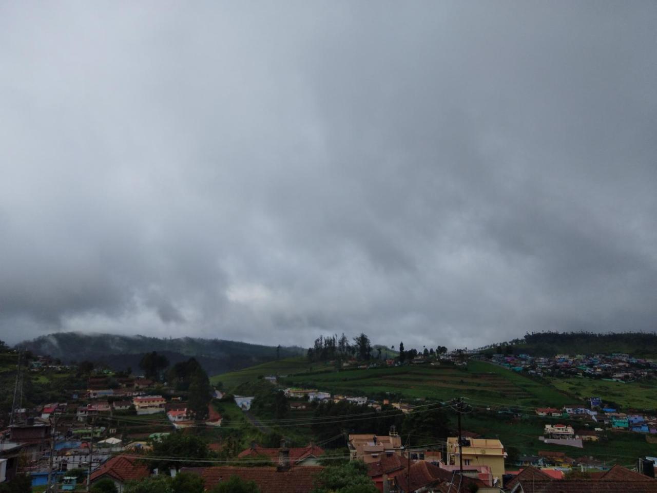 Drizzle Drop Inn Уті Екстер'єр фото